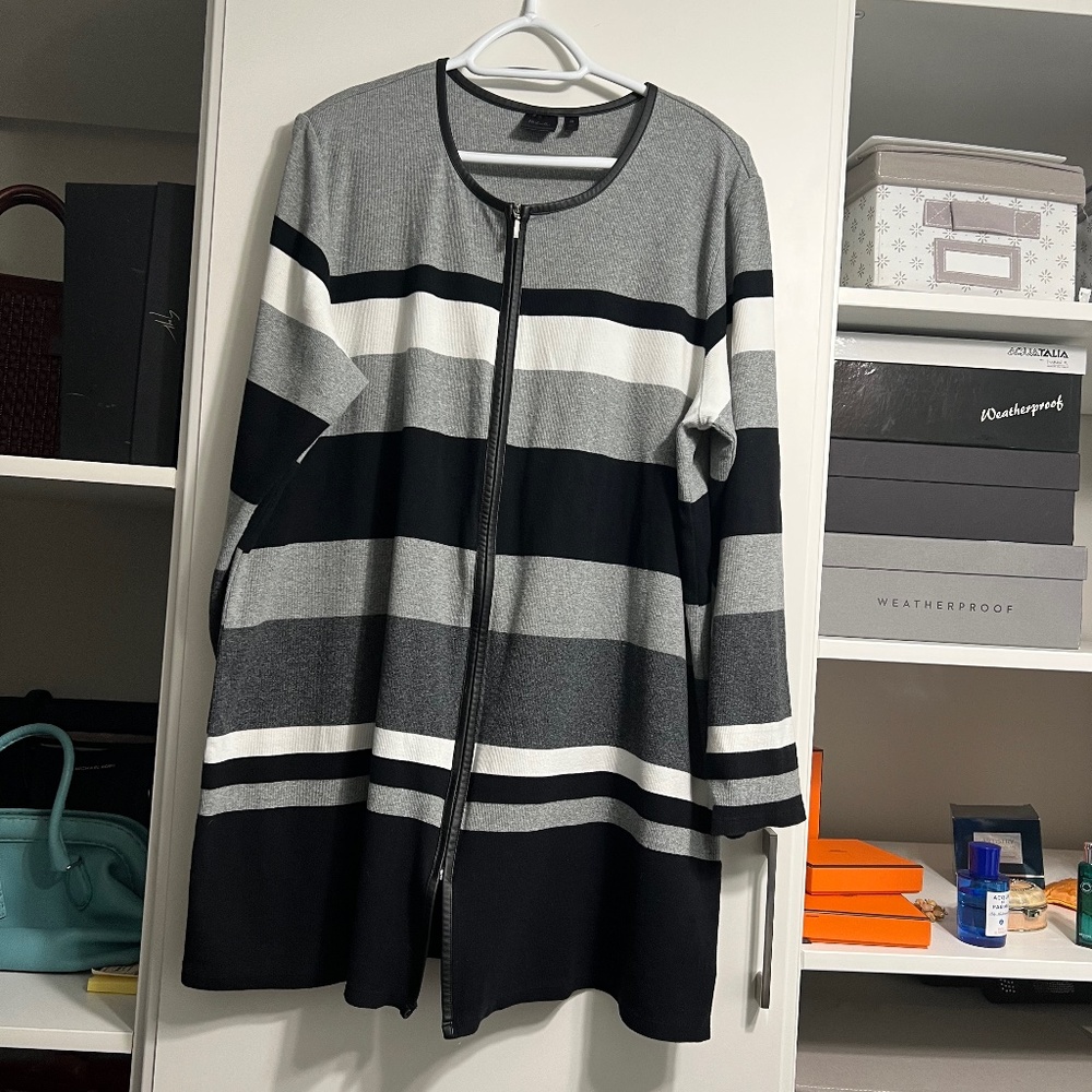 Rafaella, Size 3X, white gray black stripe